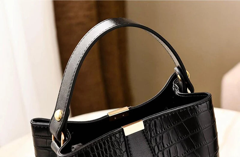 Bolsa Feminina de Couro Croco - Chloe